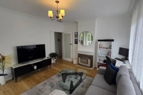 Elsternwick easy living - 2 bedroom sleeping 4